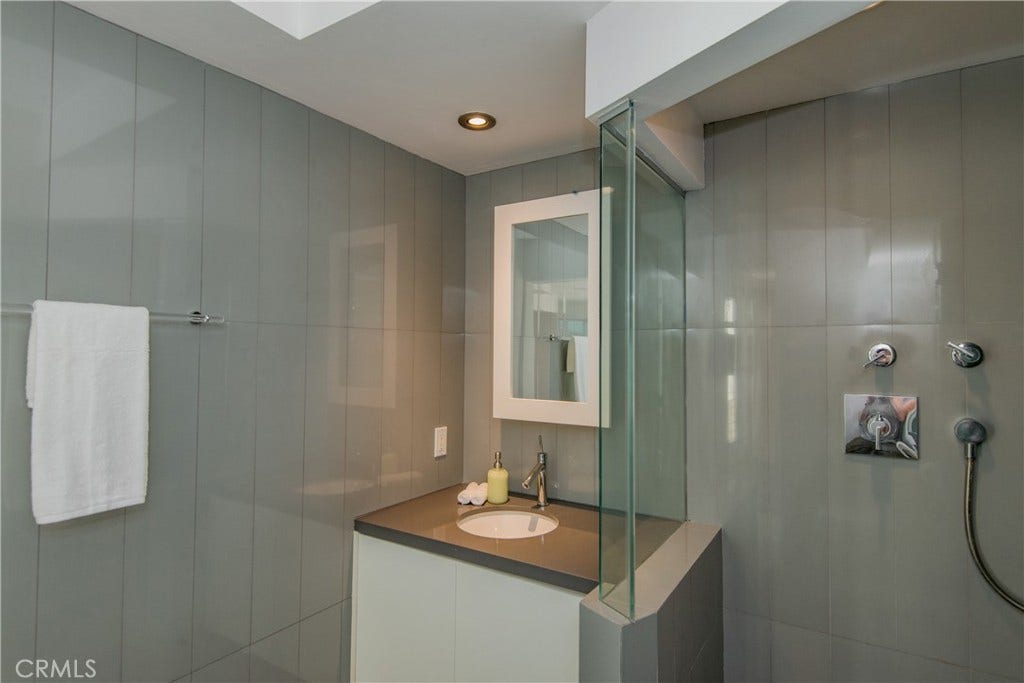 11 Marine Terrace, #3, Santa Monica, CA 90401