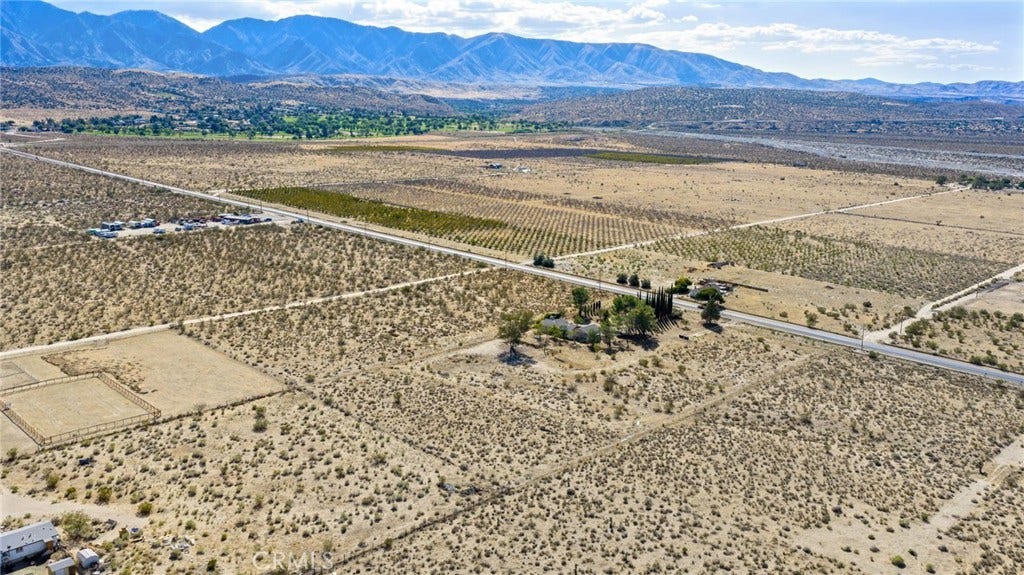 33036 E 165th Street, Llano, CA 93544 33036 E 165th Street, Llano, CA 93544
