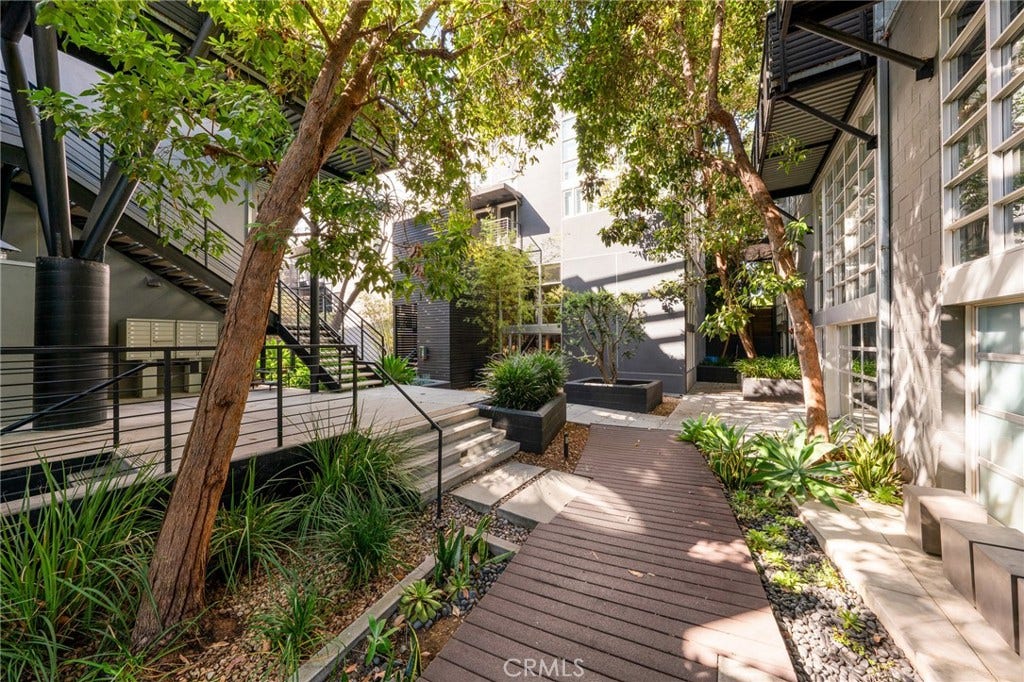 1037 N Laurel Avenue, #11B, Los Angeles, CA 90046 1037 N Laurel Avenue, #11B, Los Angeles, CA 90046
