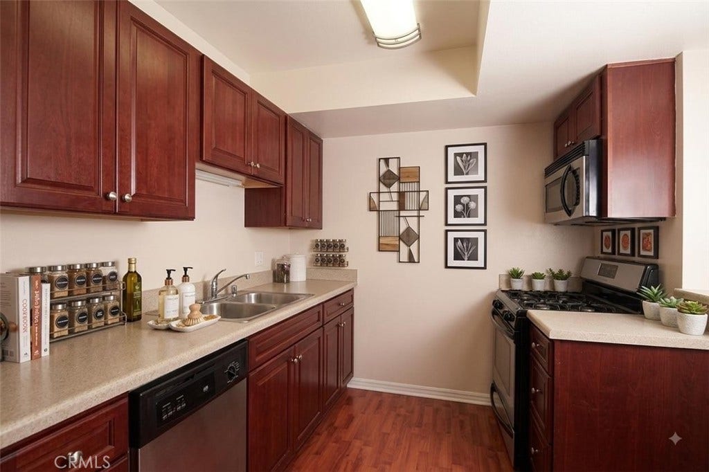 5545 Canoga Avenue, #213, Woodland Hills, CA 91367