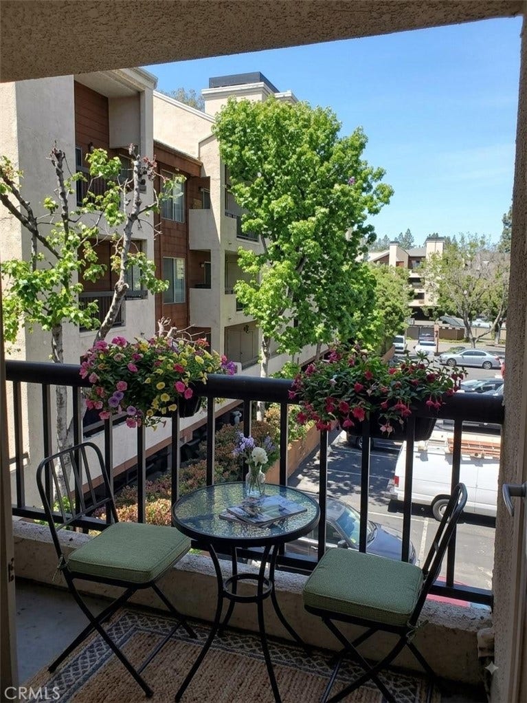 5545 Canoga Avenue, #213, Woodland Hills, CA 91367