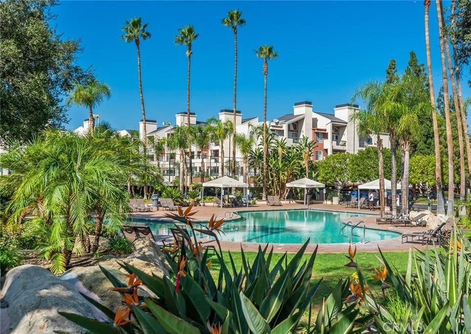 5545 Canoga Avenue, #213, Woodland Hills, CA 91367