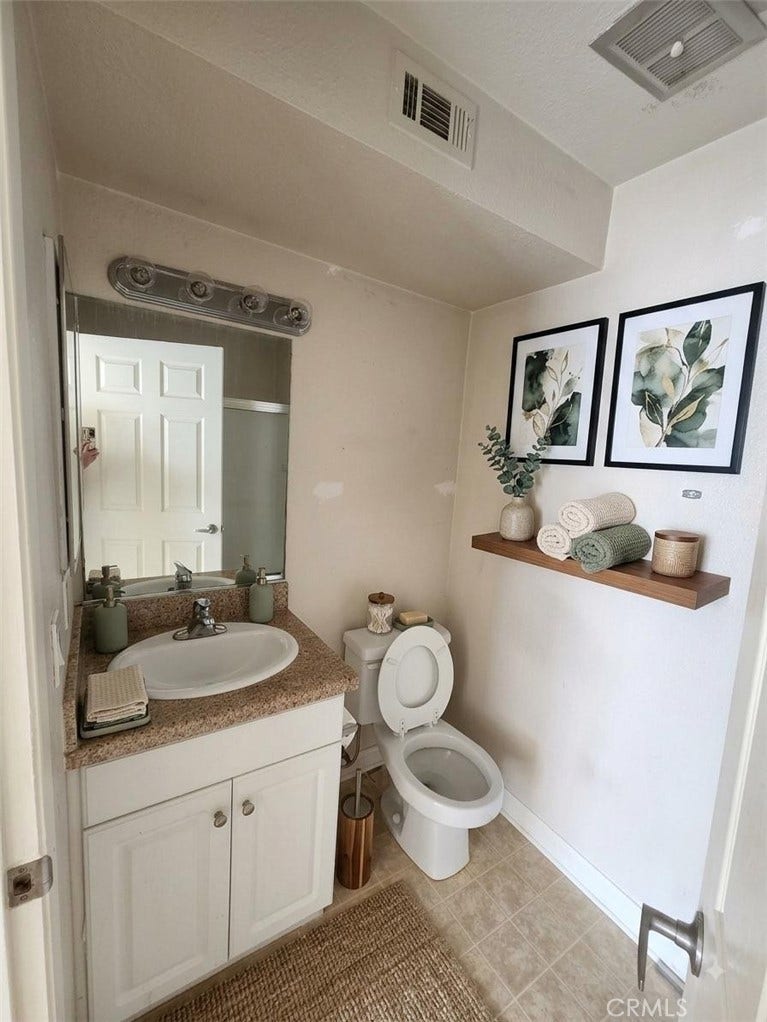 5545 Canoga Avenue, #213, Woodland Hills, CA 91367