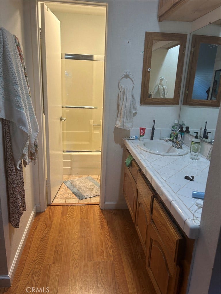 21801 Roscoe, Canoga Park, CA 91304
