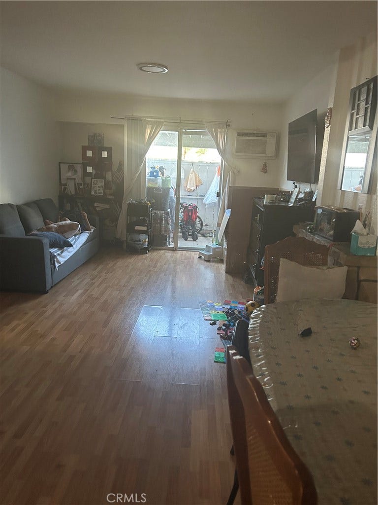 21801 Roscoe, Canoga Park, CA 91304
