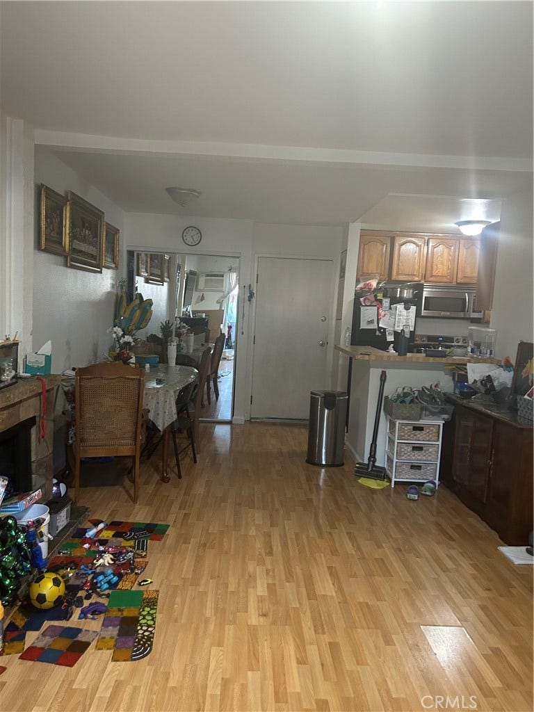21801 Roscoe, Canoga Park, CA 91304