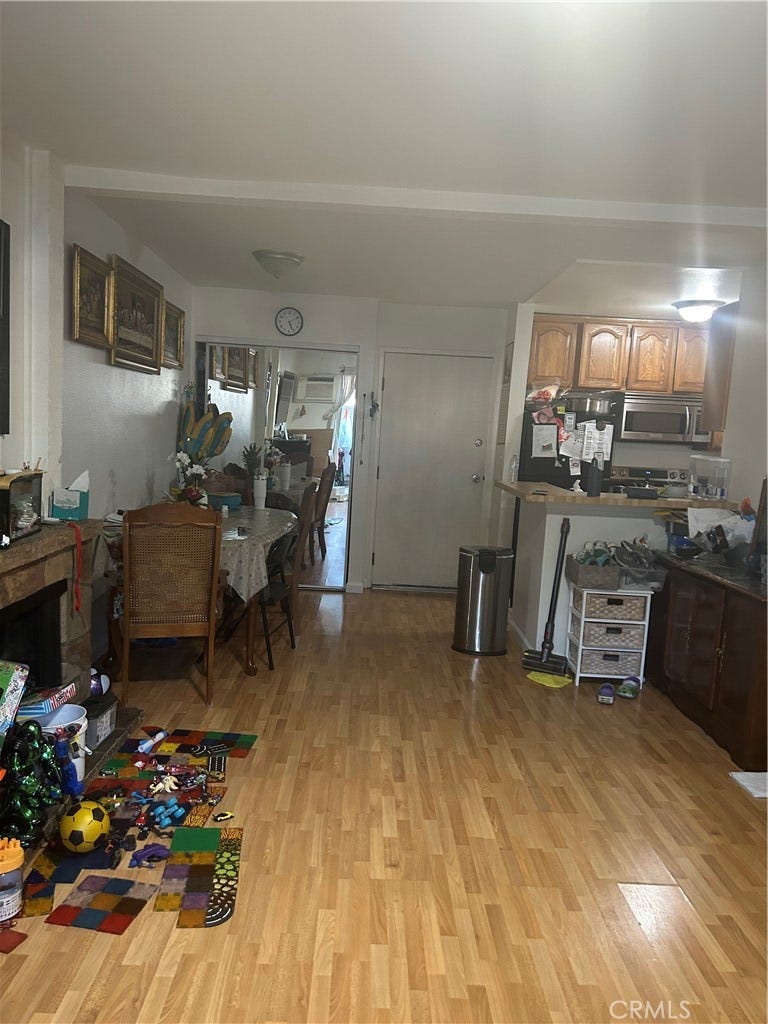 21801 Roscoe, Canoga Park, CA 91304