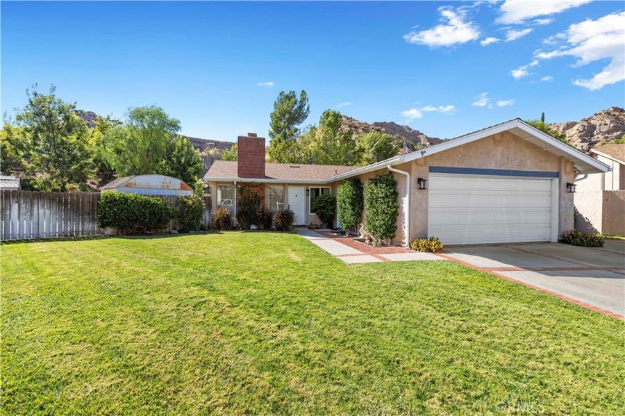 Property photo for 14719 Zinnia Court, Canyon Country, CA