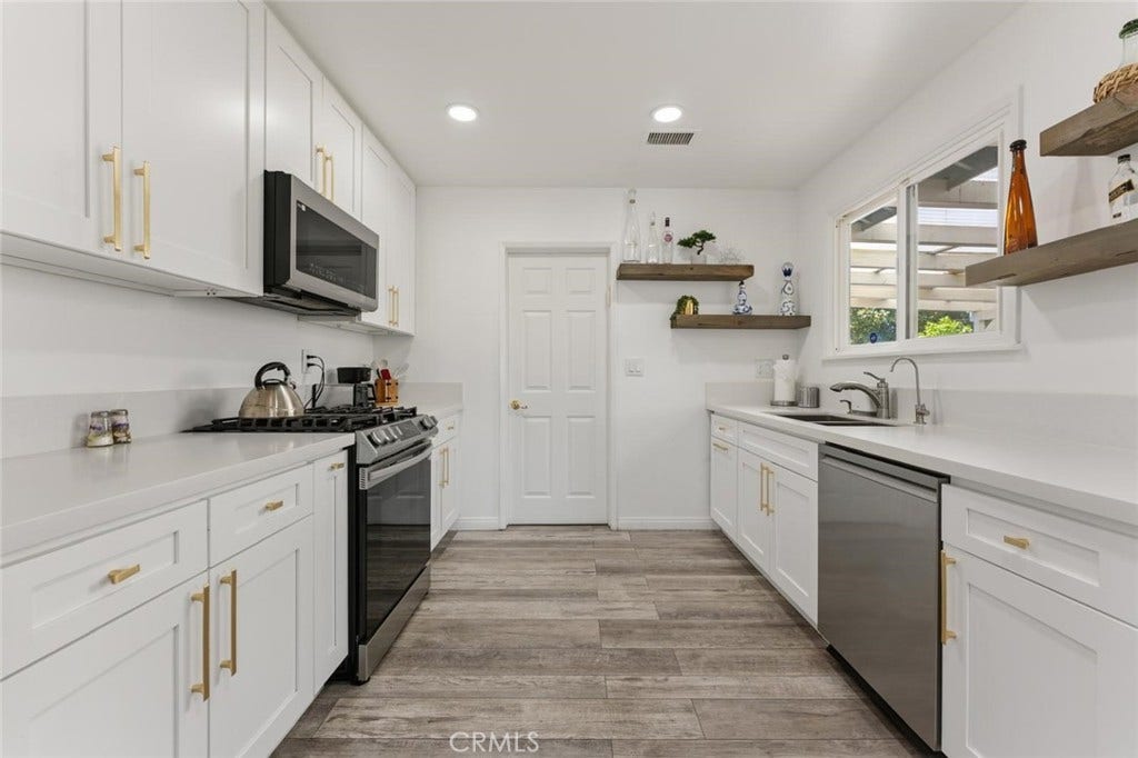 6201 Tampa, Tarzana, CA 91335 6201 Tampa, Tarzana, CA 91335