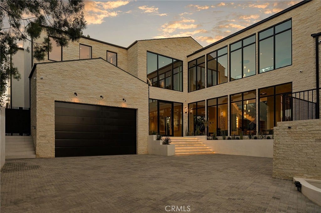16093 Royal Oak Road, Encino, CA 91436