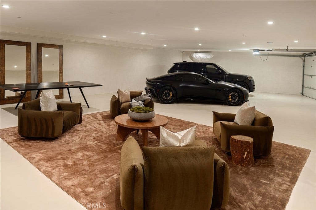 16093 Royal Oak Road, Encino, CA 91436