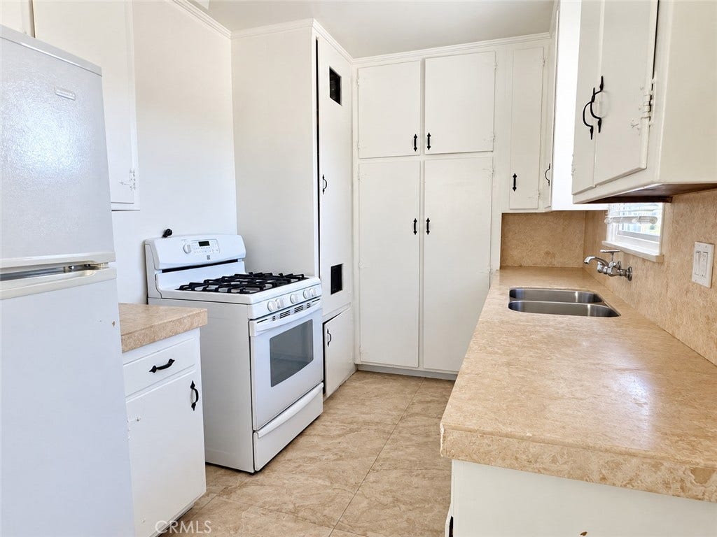 15234 Rayen Street, #D, North Hills, CA 91343 15234 Rayen Street, #D, North Hills, CA 91343