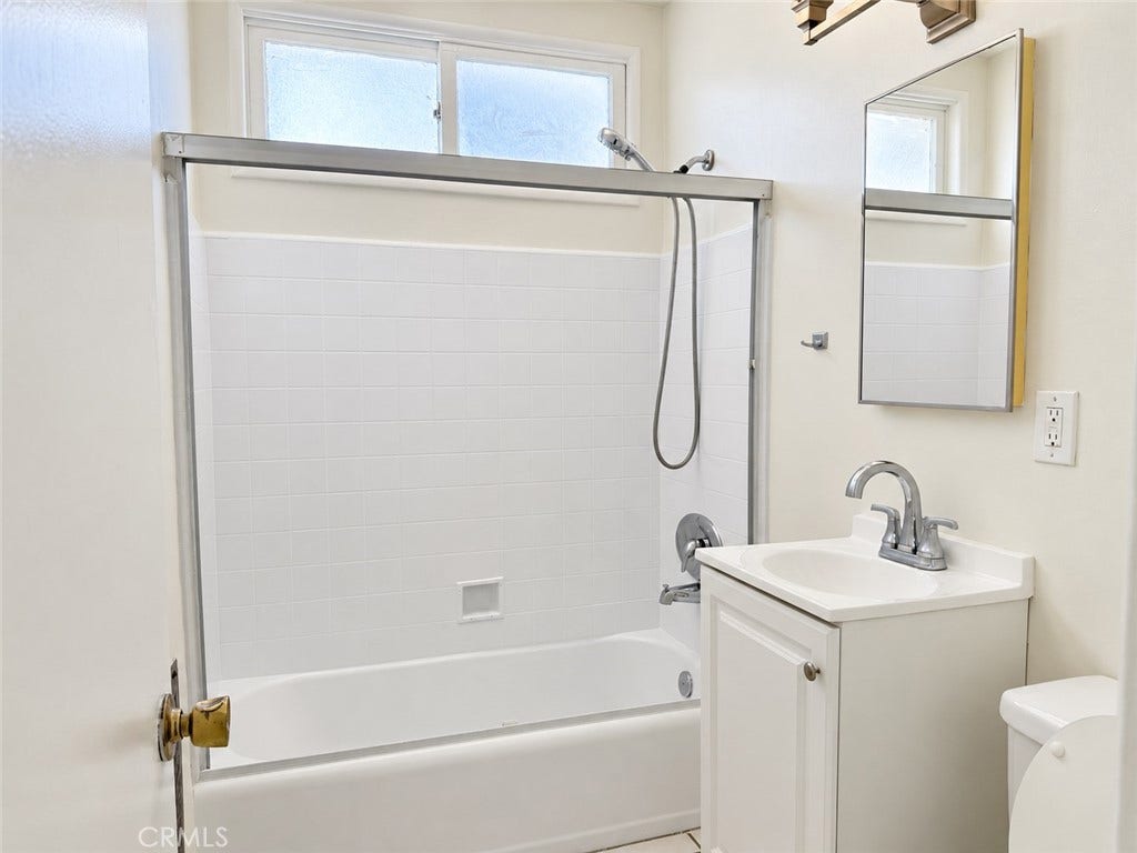 15234 Rayen Street, #D, North Hills, CA 91343 15234 Rayen Street, #D, North Hills, CA 91343