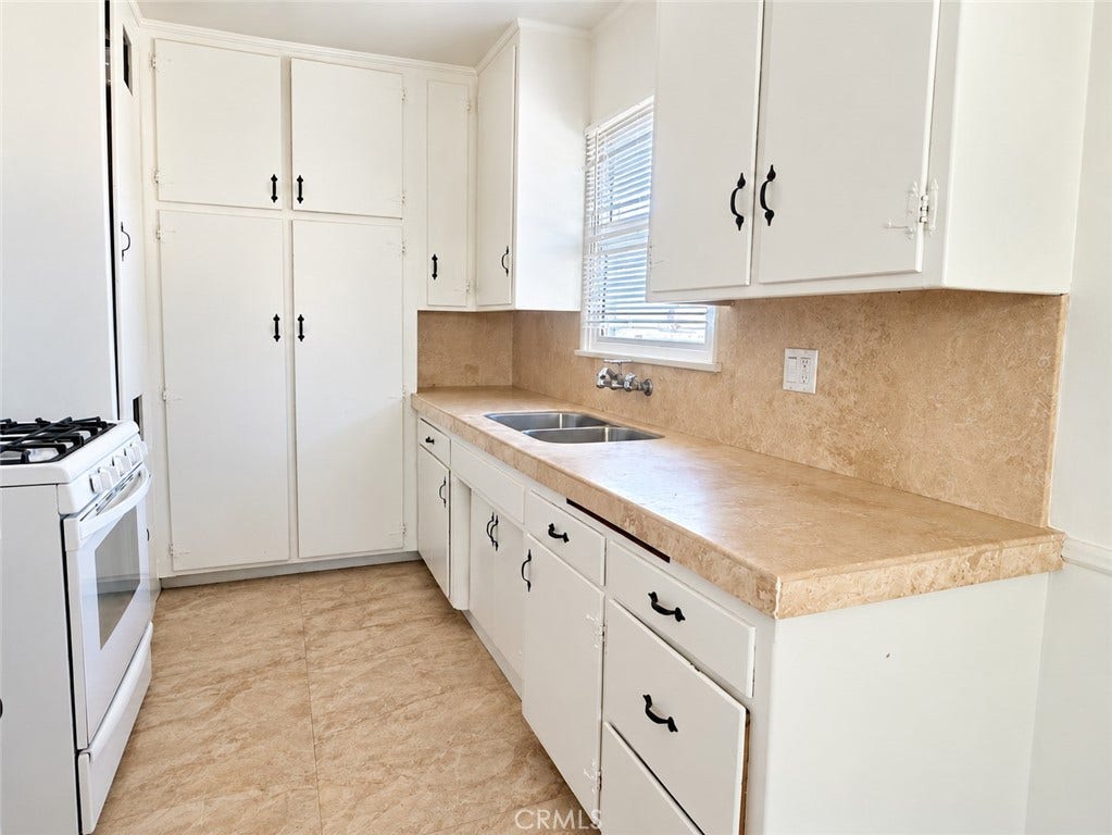 15234 Rayen Street, #D, North Hills, CA 91343 15234 Rayen Street, #D, North Hills, CA 91343