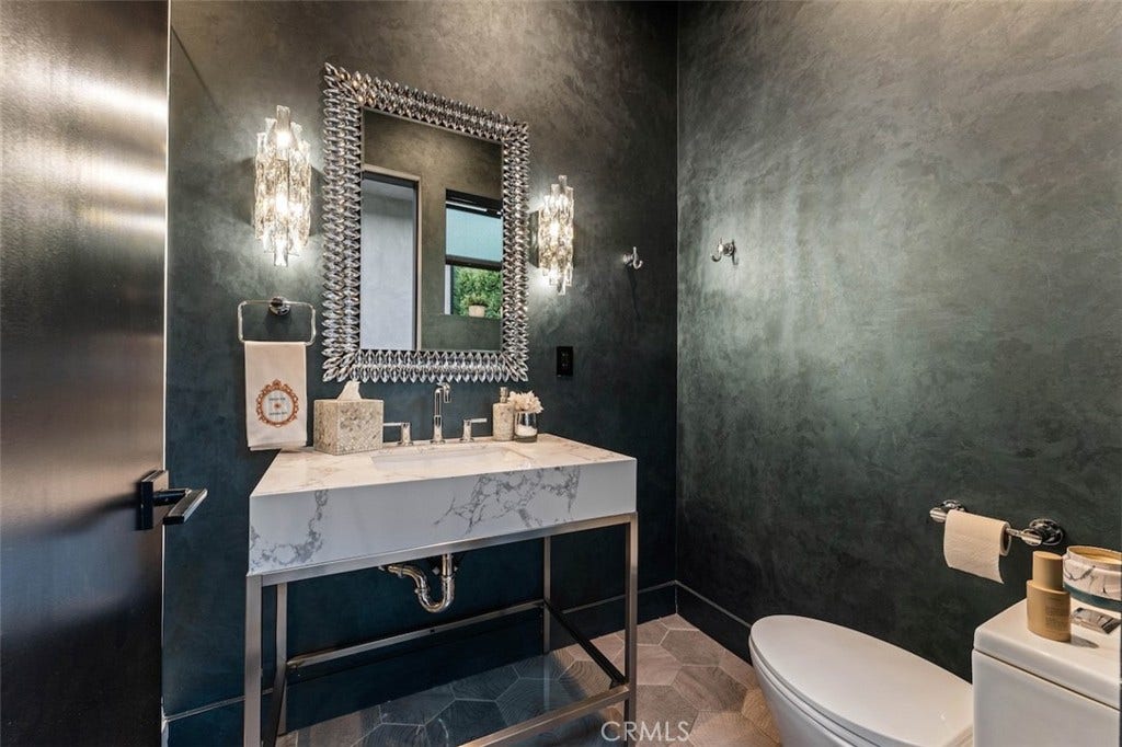 5301 Amestoy Avenue, Encino, CA 91316 5301 Amestoy Avenue, Encino, CA 91316