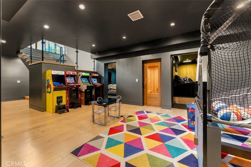 5301 Amestoy Avenue, Encino, CA 91316 5301 Amestoy Avenue, Encino, CA 91316