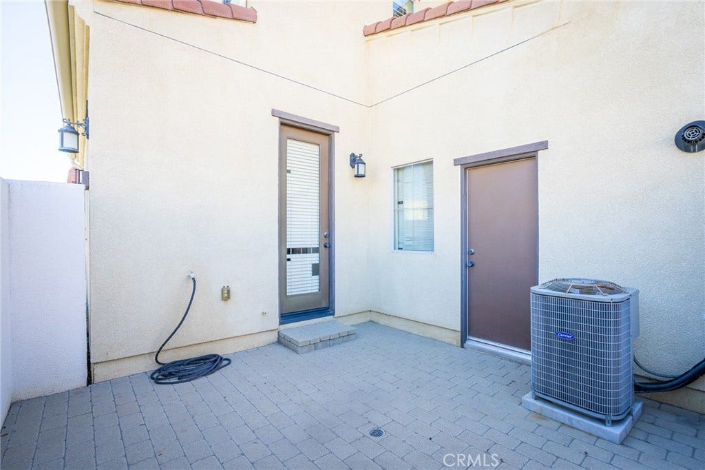 20278 Pienza, Porter Ranch, CA 91326 Back Yard