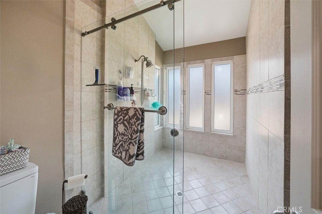 25860 Via Candice, Valencia, CA 91355 25860 Via Candice, Valencia, CA 91355