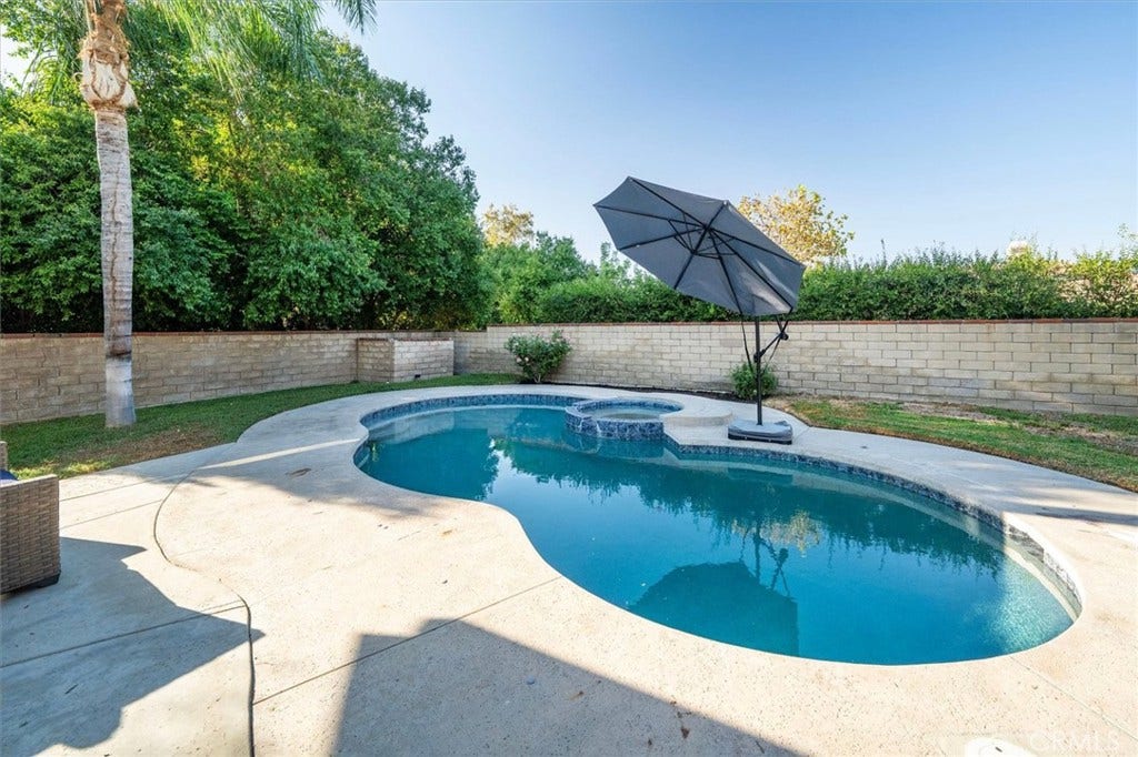 25860 Via Candice, Valencia, CA 91355 25860 Via Candice, Valencia, CA 91355