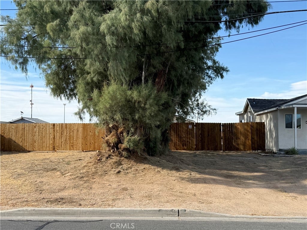 716 W Church Avenue, Ridgecrest, CA 93555 716 W Church Avenue, Ridgecrest, CA 93555