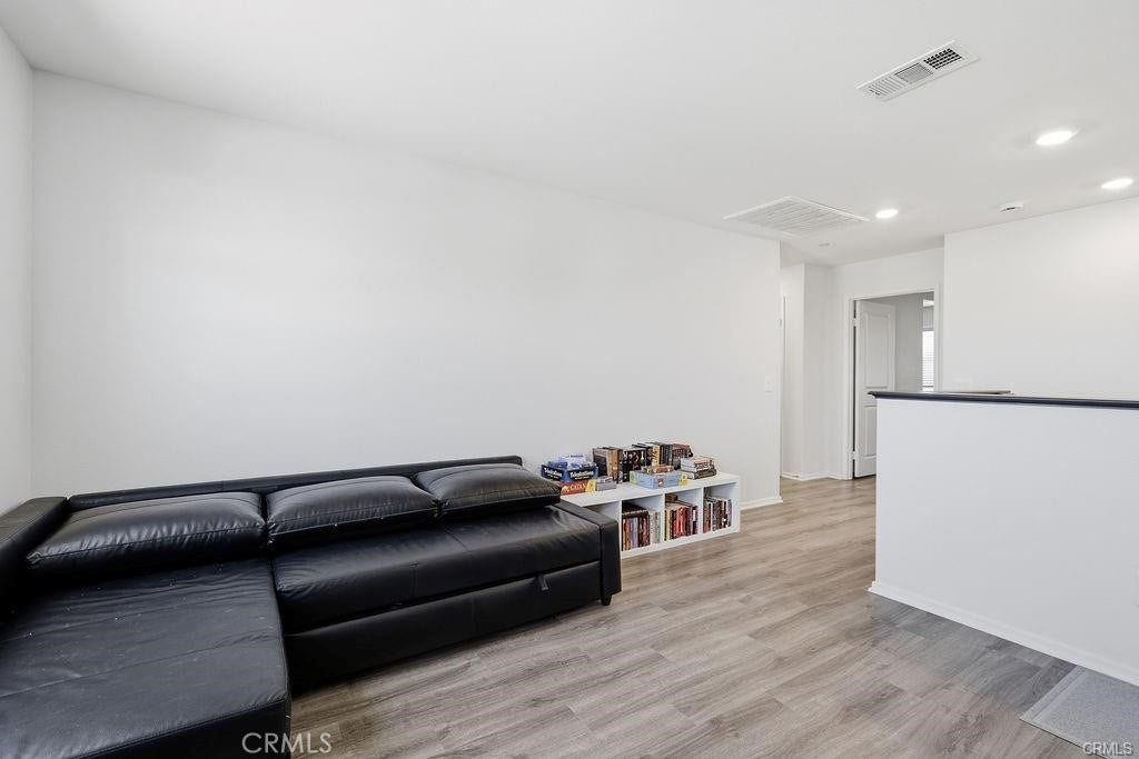 4384 W Avenue J-5, Lancaster, CA 93536