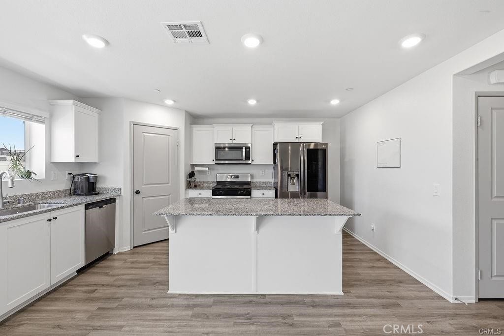 4384 W Avenue J-5, Lancaster, CA 93536