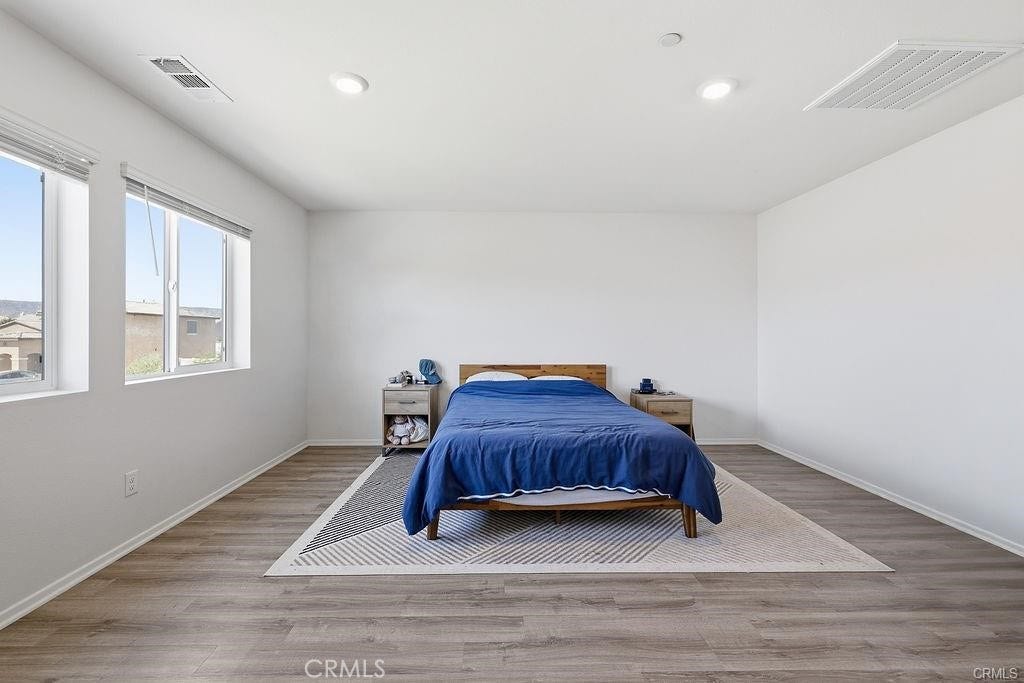 4384 W Avenue J-5, Lancaster, CA 93536