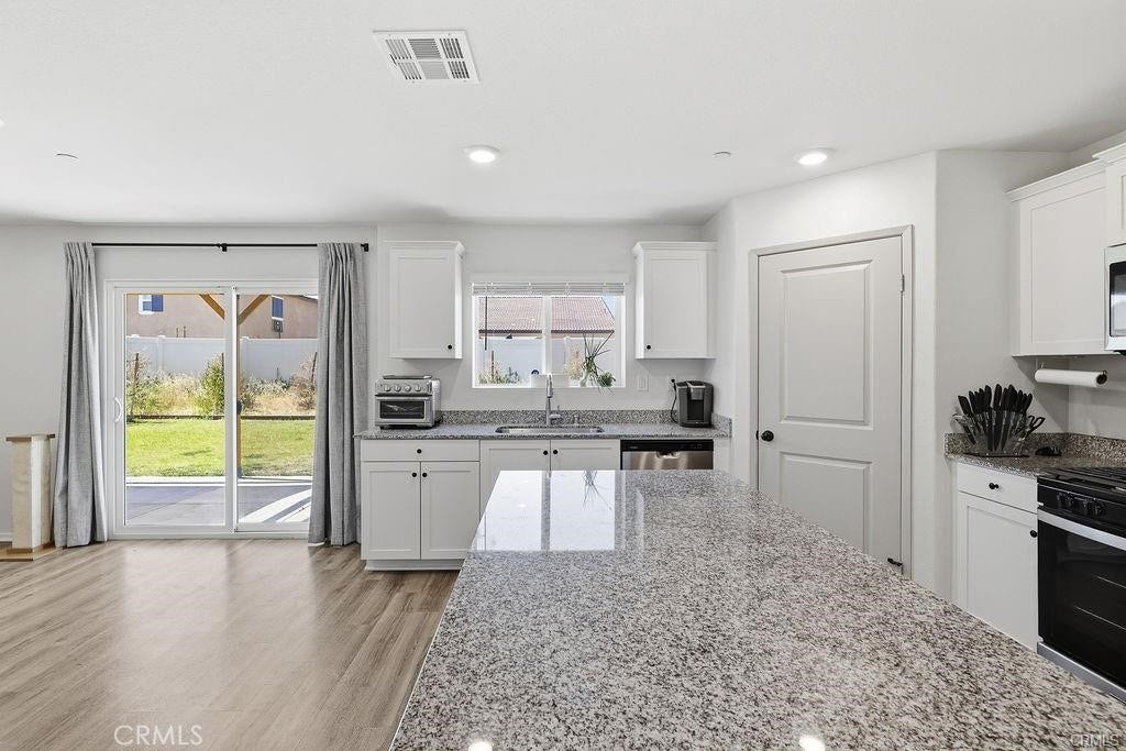 4384 W Avenue J-5, Lancaster, CA 93536