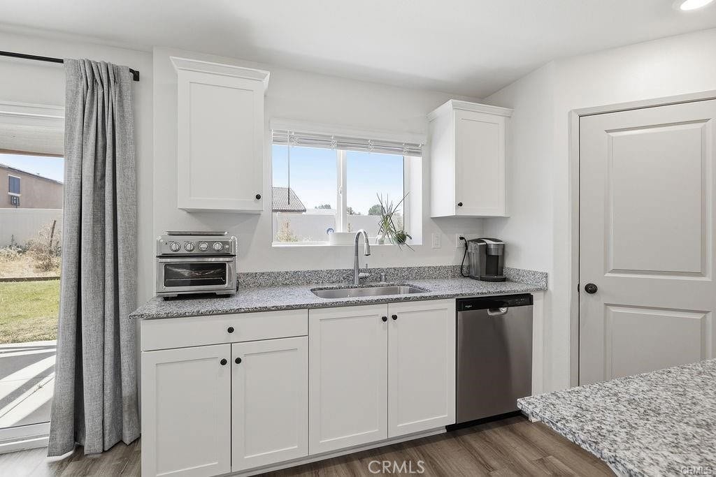 4384 W Avenue J-5, Lancaster, CA 93536