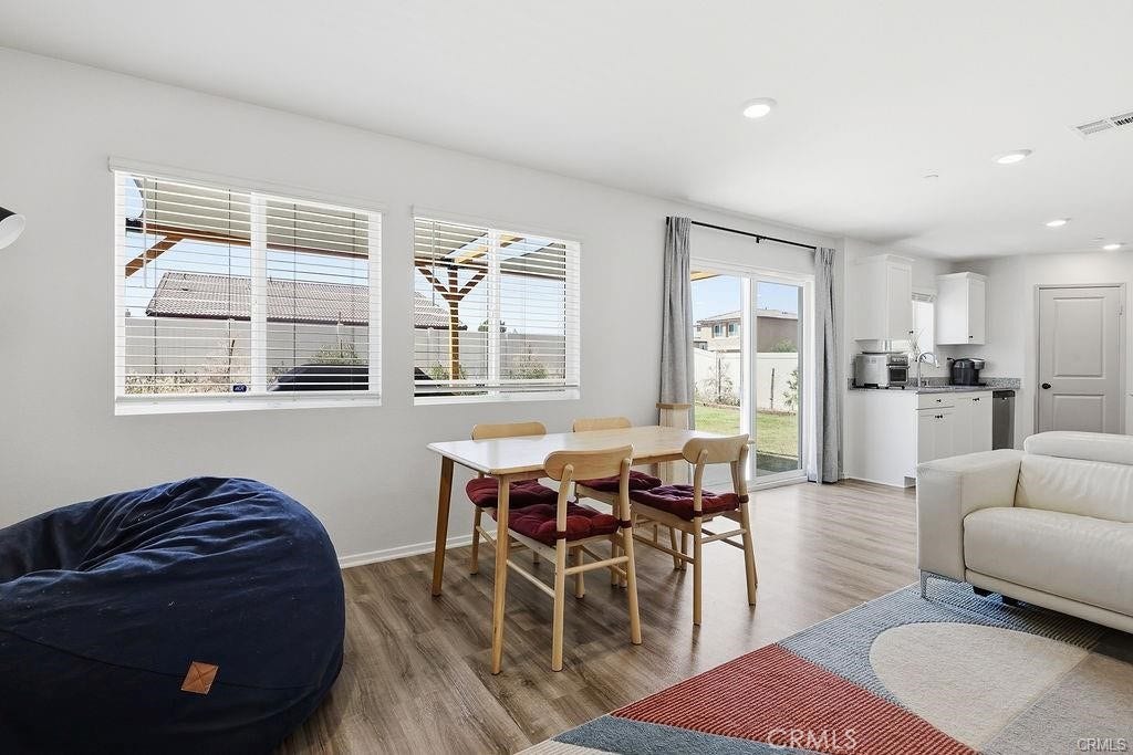 4384 W Avenue J-5, Lancaster, CA 93536