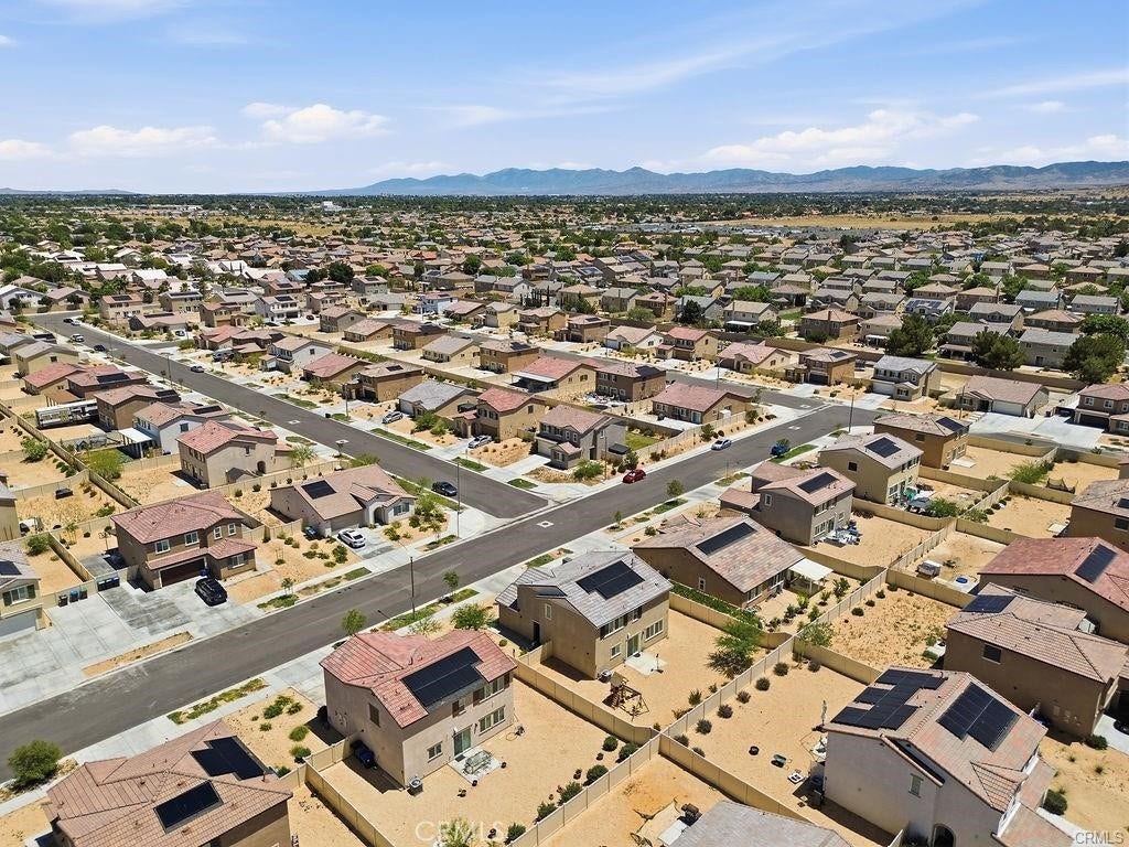 4384 W Avenue J-5, Lancaster, CA 93536