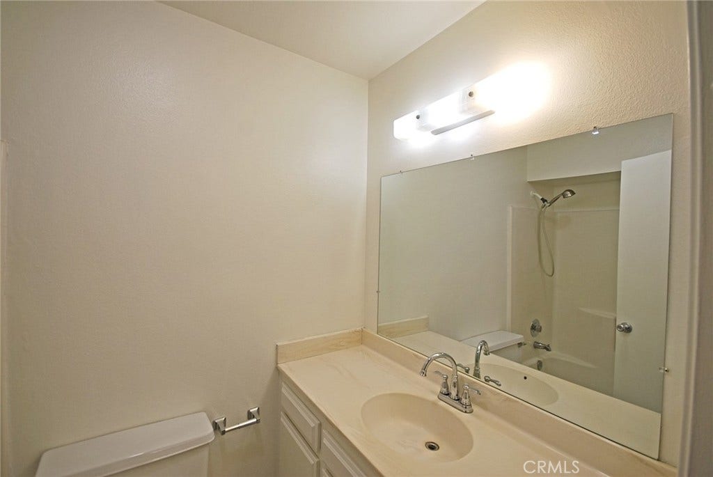 1046 Irving Avenue, #101, Glendale, CA 91201 1046 Irving Avenue, #101, Glendale, CA 91201