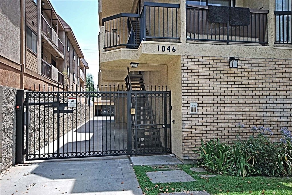 1046 Irving Avenue, #101, Glendale, CA 91201 1046 Irving Avenue, #101, Glendale, CA 91201