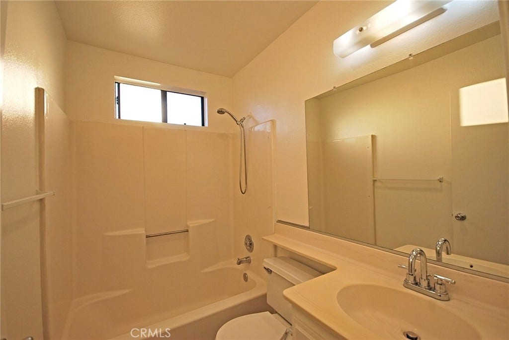 1046 Irving Avenue, #101, Glendale, CA 91201 1046 Irving Avenue, #101, Glendale, CA 91201