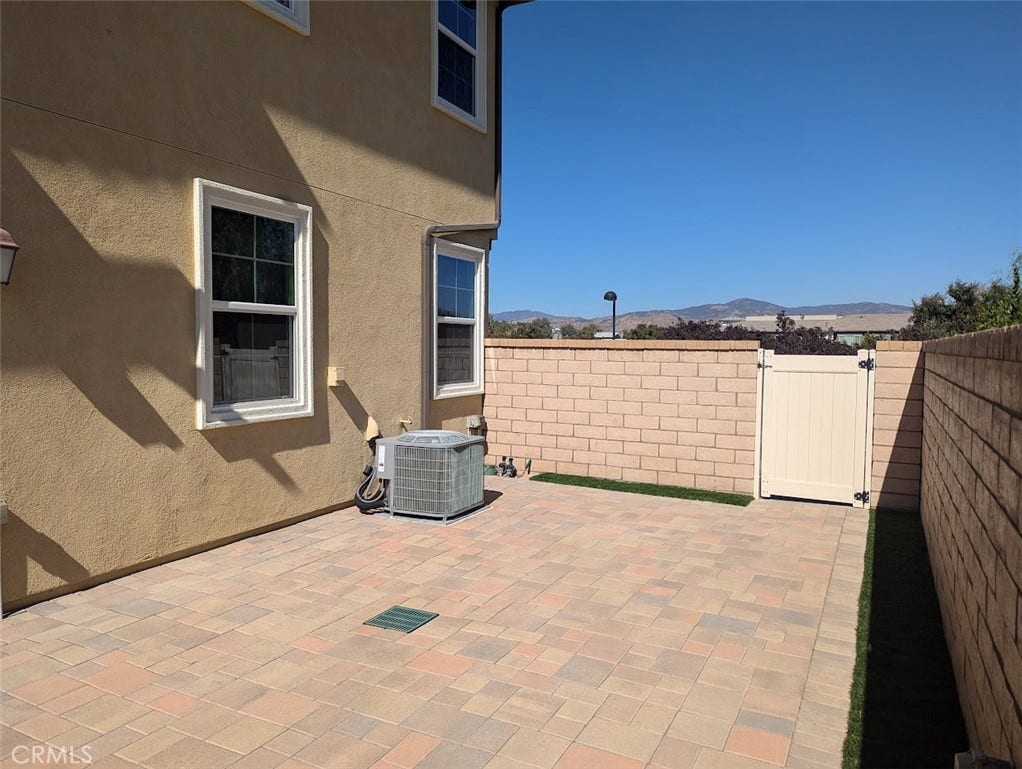 28740 Jardineras Drive, Valencia, CA 91354 Side Patio