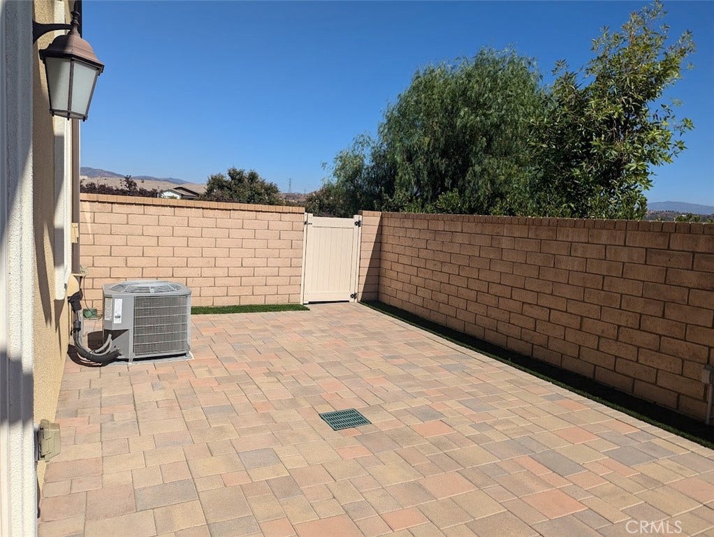 28740 Jardineras Drive, Valencia, CA 91354 Side Patio