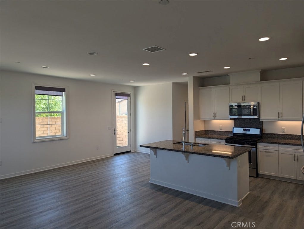 28740 Jardineras Drive, Valencia, CA 91354 28740 Jardineras Drive, Valencia, CA 91354