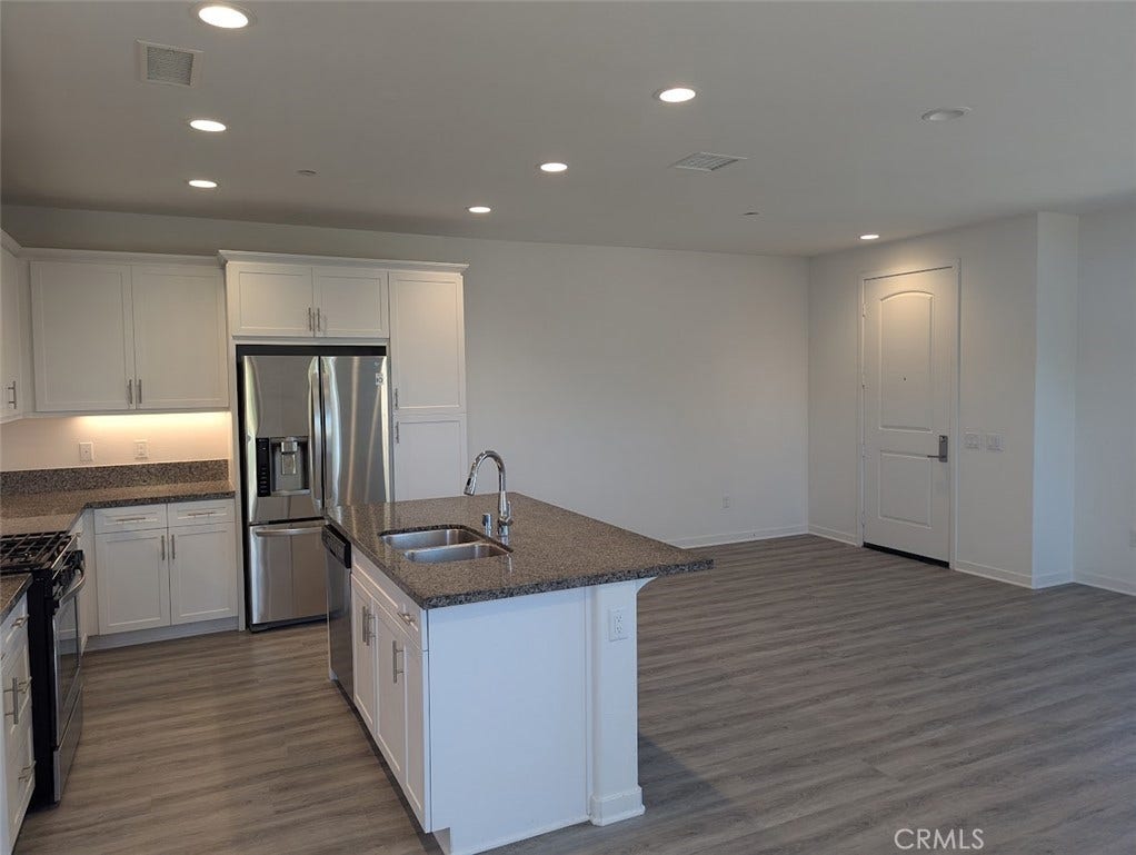 28740 Jardineras Drive, Valencia, CA 91354 28740 Jardineras Drive, Valencia, CA 91354