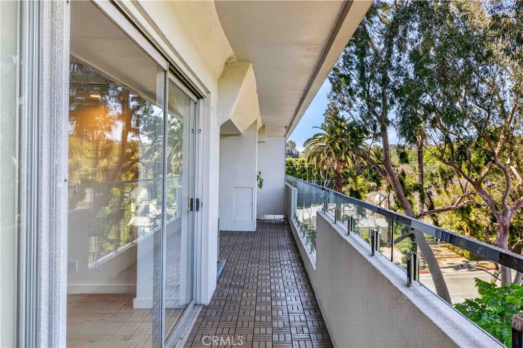 838 N Doheny, #505, West Hollywood, CA 90069 838 N Doheny, #505, West Hollywood, CA 90069
