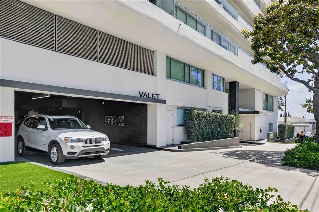 838 N Doheny, #505, West Hollywood, CA 90069 838 N Doheny, #505, West Hollywood, CA 90069