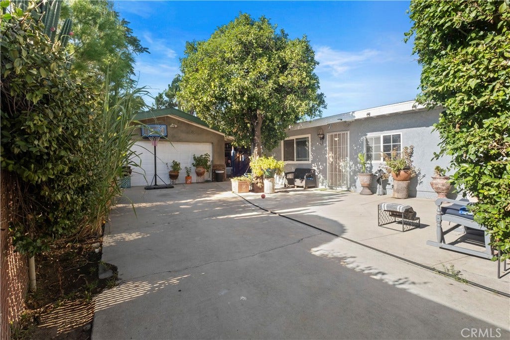Driveway leading back yard