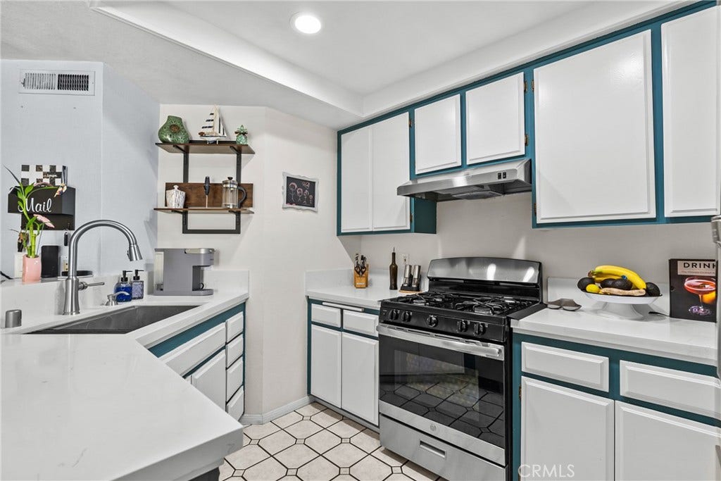 9915 Variel Avenue, #22, Chatsworth, CA 91311 9915 Variel Avenue, #22, Chatsworth, CA 91311