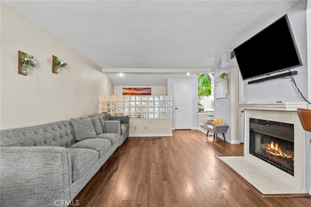 9915 Variel Avenue, #22, Chatsworth, CA 91311 9915 Variel Avenue, #22, Chatsworth, CA 91311