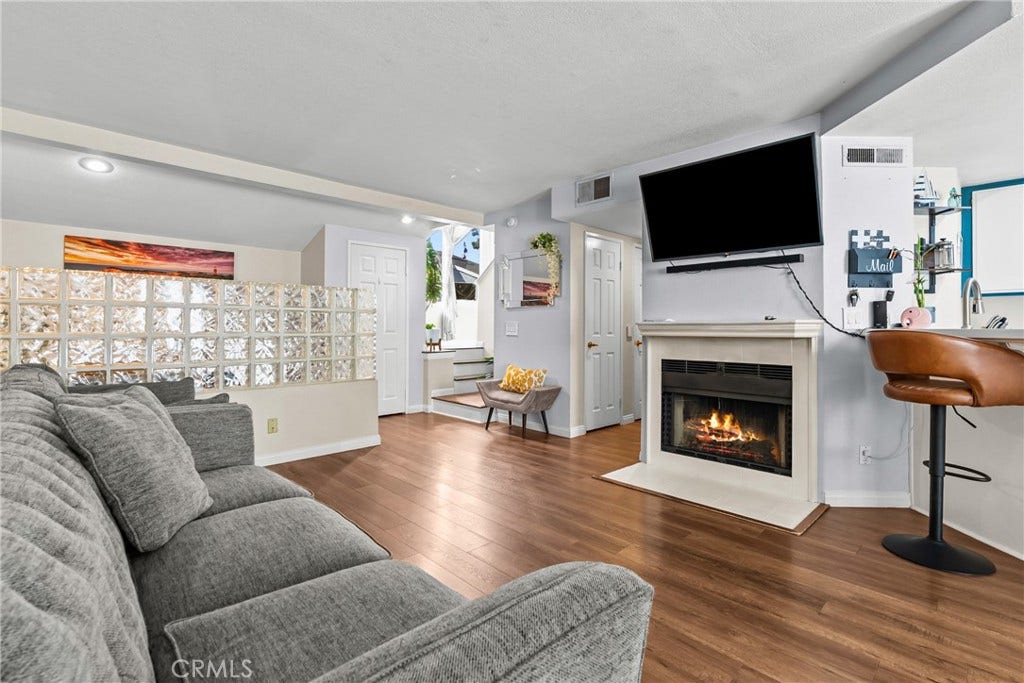 9915 Variel Avenue, #22, Chatsworth, CA 91311 9915 Variel Avenue, #22, Chatsworth, CA 91311