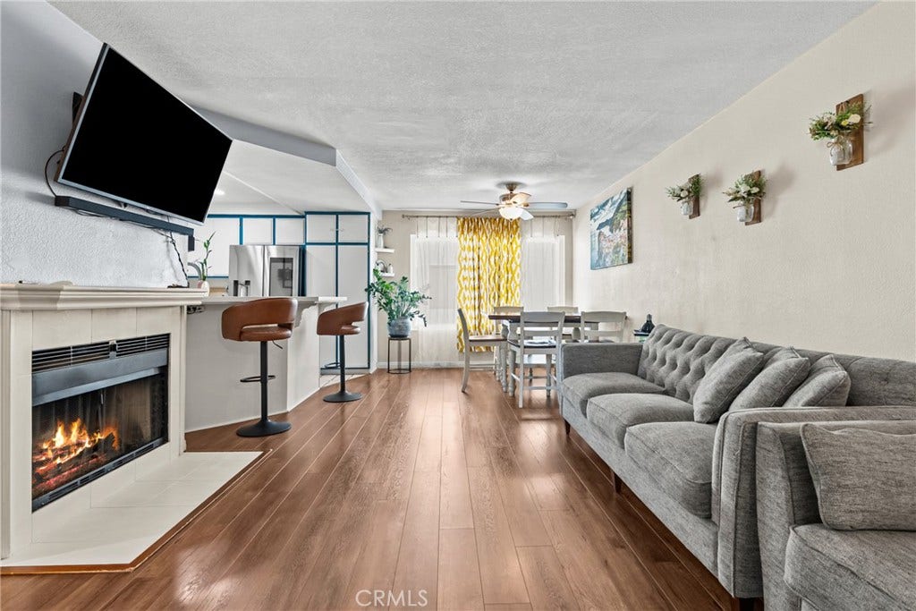 9915 Variel Avenue, #22, Chatsworth, CA 91311 9915 Variel Avenue, #22, Chatsworth, CA 91311