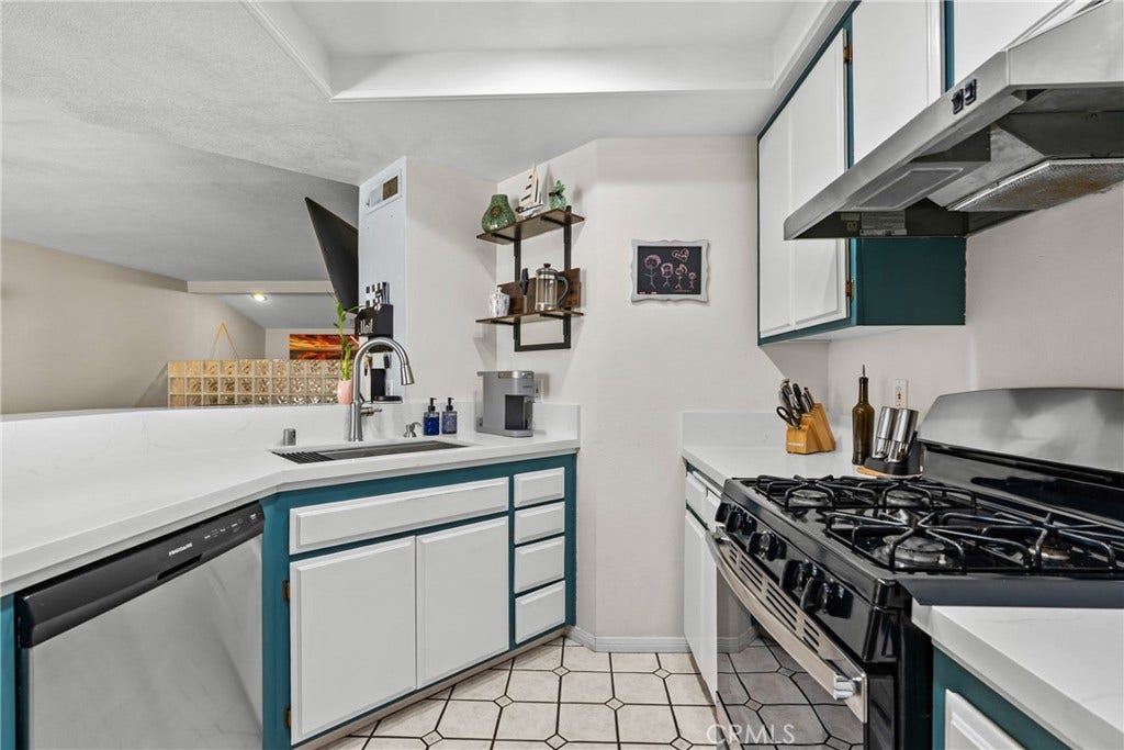 9915 Variel Avenue, #22, Chatsworth, CA 91311 9915 Variel Avenue, #22, Chatsworth, CA 91311