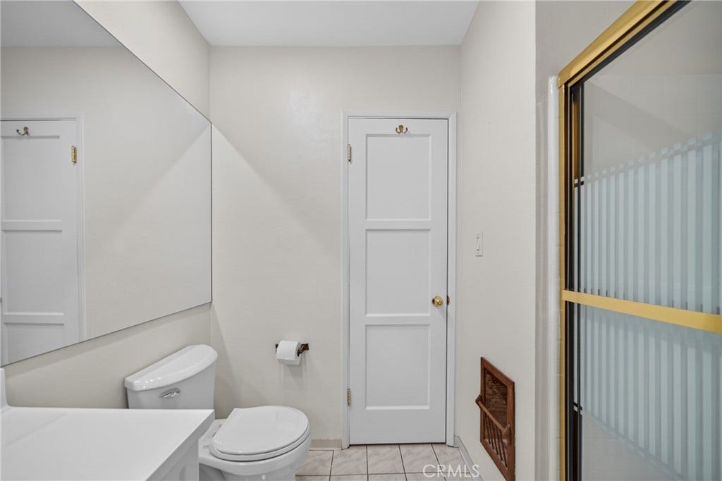 17640 Kittridge Street, Lake Balboa, CA 91406 17640 Kittridge Street, Lake Balboa, CA 91406