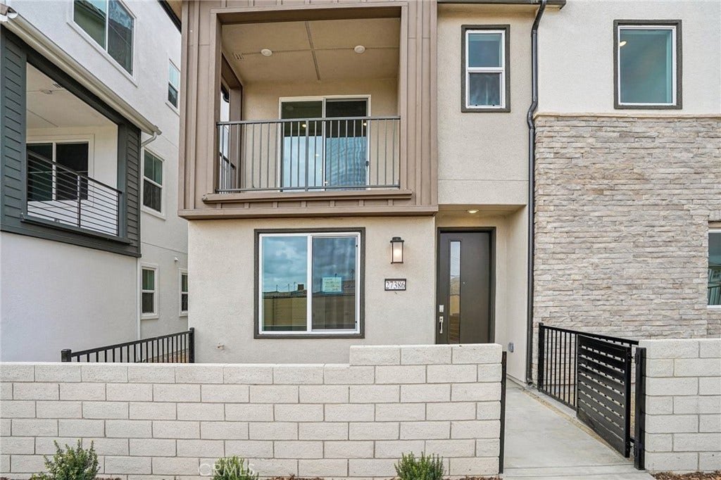 27386 Harrier Ct., #1, Valencia, CA 91381 27386 Harrier Ct., #1, Valencia, CA 91381