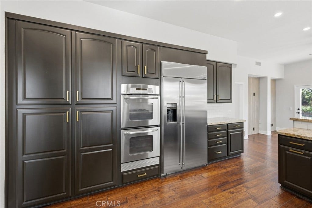 22420 Pinewood Court, Calabasas, CA 91302 22420 Pinewood Court, Calabasas, CA 91302