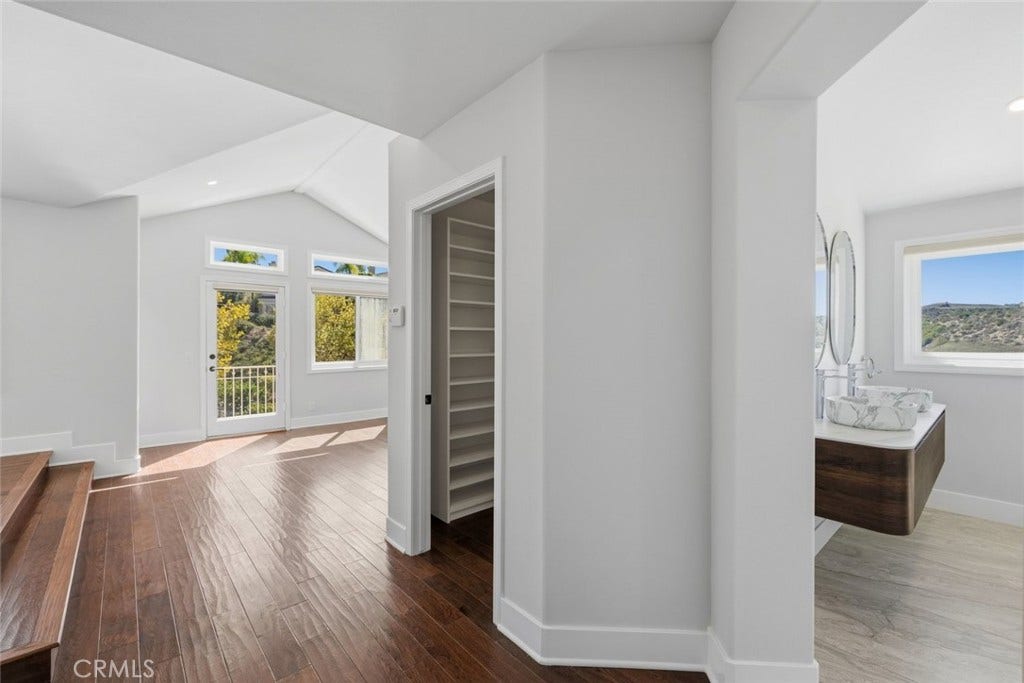 22420 Pinewood Court, Calabasas, CA 91302 22420 Pinewood Court, Calabasas, CA 91302